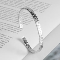 Nouveauté : Bracelet ouvert martelé géométrique vintage en cuivre, argent et plaqué or – Cadeau élégant et tendance pour femme