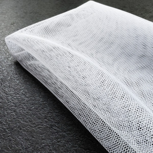 Nouveau populaire 100% polyester tulle <span class=keywords><strong>tissu</strong></span> 40gsm 160cm <span class=keywords><strong>pas</strong></span> <span class=keywords><strong>cher</strong></span> en gros <span class=keywords><strong>pour</strong></span> les vêtements et cheveux arc pince tulle <span class=keywords><strong>tissu</strong></span> - Product Image 5