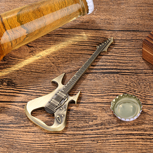 <span class=keywords><strong>Guitare</strong></span> Design Personnalisé Bronze Métal Ouvre-Bar Décoratif Unique Ouvre-Bouteille Fait Main pour Cadeaux de Fête Faveur - Product Image 5