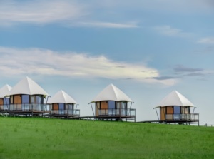 Casa Modulare in Legno con Tetto a Piramide in PVDF, Stile Resort Hotel, Cabina con Terrazza Esterna, Resistente Chalet per Glamping - Product Image 2