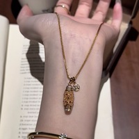 Collier ras-du-cou personnalisé style palais avec perles dorées creuses et rubis, motif filigrane vintage 2026