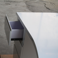 Mobilier de bureau moderne en Corian blanc Surface solide sur mesure Bureaux pour employés Table de jeux pour la maison
