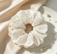 Élastique à cheveux en dentelle à volants style Coquette avec imprimé petites fleurs, en maille douce et respirante, accessoire capillaire élégant et féminin
