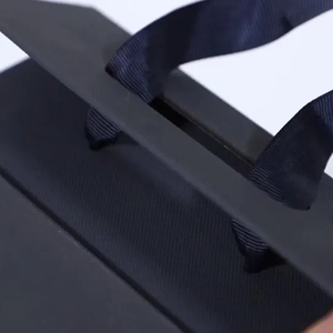 Tùy chỉnh vuông màu đen Valentine Nước Hoa Quà lưu niệm thủ công Đóng gói hộp giấy từ - Product Image 4