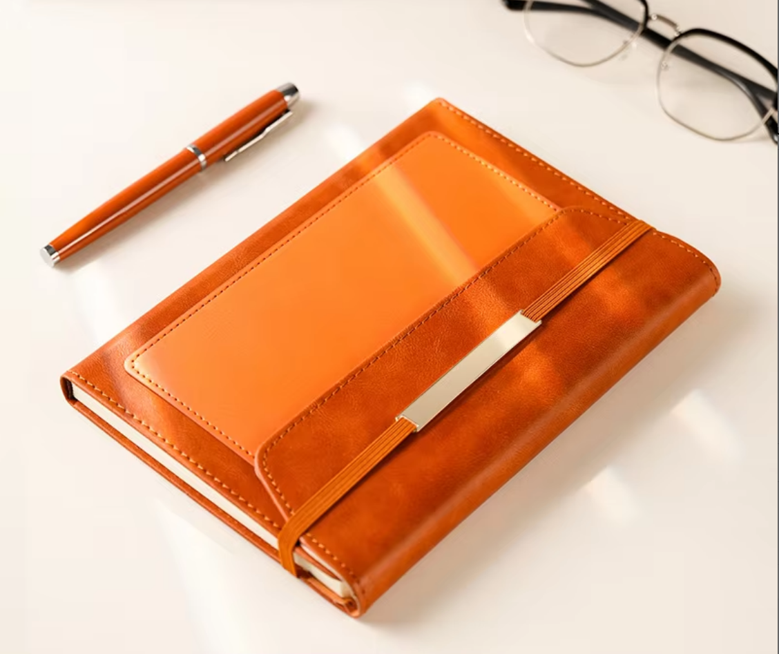 Charm brown-metal strap tri-fold