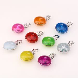 एलईडी बिल्ली कुत्ते पशु सहायक उपकरण धातु कैरबिनर पालतू कॉलर पट्टा गोल पेंडेंट क्लिप के साथ प्रकाश प्लास्टिक टैग की आपूर्ति करते हैं - Product Image 5