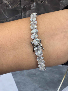 Bracelet élégant en argent sterling 925 avec diamant moissanite en forme de trèfle, bijou porte-bonheur pour femme, cadeau - Product Image 1