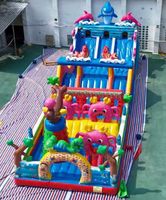 Château gonflable combiné toboggan et château rebondissant sur le thème de la région polaire arctique pour le carnaval de Noël