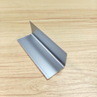 Profilé de carrelage en L en alliage d'aluminium pour protection des bords en céramique, design moderne, pour panneaux muraux 30x30, personnalisé par l'usine de Foshan