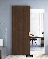 Porte coulissante murale dissimulée en bois composite technique, style grange, avec système de rail, pour intérieur moderne