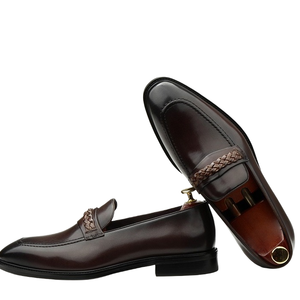 Zapatos de vestir y Oxford de cuero para hombre, casuales y de negocios, con parte superior de cuero charol grabado, impermeables y resistentes al desgaste. - Product Image 1