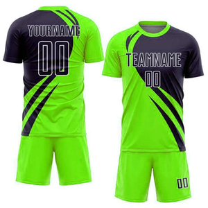 Ensemble d'uniformes de football personnalisés de haute qualité – Maillot et short de l'équipe signature, vêtements de sport tendance, approvisionnement direct usine - Product Image 2