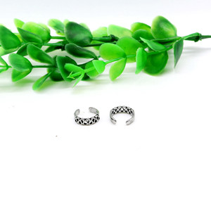 Yunnique – boucles d'oreilles à clipser géométriques en acier inoxydable Tai Silver pour hommes et femmes, style rétro, sans perçage - Product Image 3