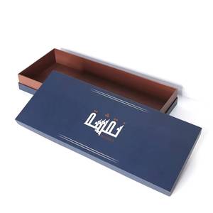 Boîte cadeau rigide en carton avec couvercle et base imprimés sur mesure, à col, pour emballage élégant - Product Image 1