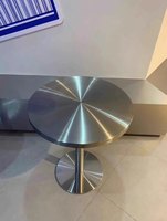 Ensemble de table et de chaises de salle à manger modernes en acier inoxydable pour hôtel, villa, appartement, usage commercial, durable et imperméable