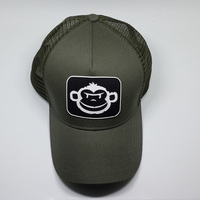 Casquette de camionneur verte en maille avec patch en caoutchouc PVC logo singe, casquette de baseball décontractée pour l'extérieur