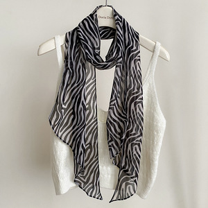 Écharpe en mousseline imprimé zèbre pour femme, noir et blanc, légère, châle de mode, longue écharpe douce en polyester, tour de cou 180x26cm OEM/ODM - Product Image 1