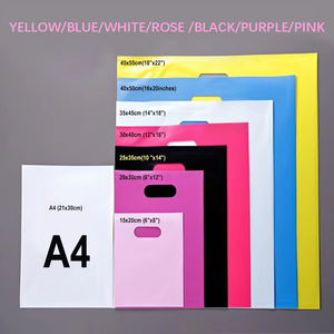 Sacs d'emballage en plastique noir avec poignée découpée, imprimés avec un logo personnalisé, pour les boutiques de vente au détail - Product Image 5