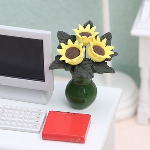 Meubles miniatures pour maison de poupée à l'échelle 1:12 avec tournesols <span class=keywords><strong>en</strong></span> résine et fleurs décoratives - Product Image 3