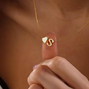 Collier minimaliste élégant de style occidental avec pendentif lettre anglaise pour femme - Product Image 6