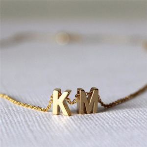 Collar de clavícula de 26 letras pequeñas con alfabeto dorado de 14 quilates de acero inoxidable minimalista - Product Image 3