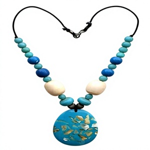 Collier tendance en résine de qualité supérieure, fantaisie, avec perles rondes rouges, jaunes et noires et formes de baril, bijoux unisexes à la mode - Product Image 4