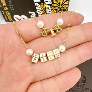 卸売カスタムメイドエナメルレターチャームワードパールビーズ鎖骨チェーンネックレスペンダントネックレス女性用ホリデーギフト - Product Image 6
