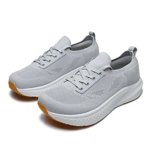 Chaussures de course en maille respirantes légères et confortables pour l'extérieur, style décontracté, personnalisables, de <span class=keywords><strong>haute</strong></span> qualité, pour la vente en gros - Product Image 1
