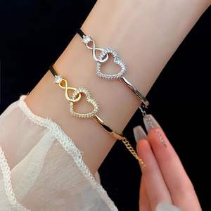 Regali per la mia figlia: Braccialetti a cuore infinito con scritta 'Per sempre collegati' e 'Amore infinito per sempre' da parte della mamma. Regalo ispiratore. - Product Image 4