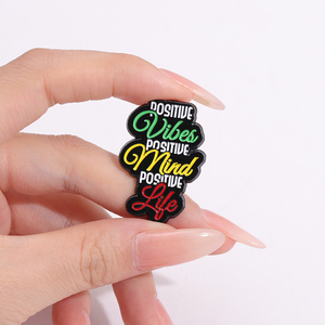 Spille in Smalto Personalizzate 'Positive Vibes Mind Life', Distintivo 'Resta Ottimista', Gioiello Regalo per Amici, Design Personalizzato - Product Image 4