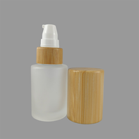 Emballage de soin de la peau de luxe de haute qualité, flacon pompe carré vide en verre givré de 30 ml avec couvercle en bambou