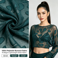 Tissu Jacquard Gaufré Floral Léger Teint en Fil Anti-décoloration Résistant à l'Abrasion 100% Polyester en Gros