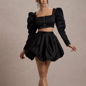 Ensemble 2 pièces pour femme : Haut court à col carré et manches longues bouffantes, et mini-jupe taille haute – Fabrication OEM - Product Image 1