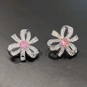 Orecchini a Perno Floreali Rosa per Donne, Graziosi Orecchini a Fiore, Gioielli di Moda Quotidiana - Product Image 5