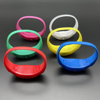 Bracelet LED TPU Redshark 2025 à activation sonore, logo personnalisé, lumière RGB, idéal pour l'extérieur, les fêtes, la remise des diplômes, le Ramadan - Vente en gros