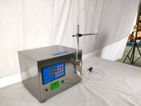 Machine de remplissage de liquides numérique semi-automatique de bureau - Moteur robuste contrôlé par PLC pour verres de boissons, précision de 0,5 %