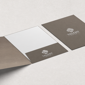 Dossier de présentation en papier mat imprimé sur mesure avec poche, logo et vernis sélectif UV pour documents de bureau - Product Image 6