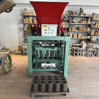 Machine semi-automatique 4-35 à trémie personnalisée pour briques creuses de pavage et blocs de béton pleins