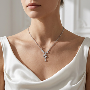 Collier moderne intemporel en or blanc massif 18 carats avec grappe de diamants de formes variées, bijoux raffinés pour occasions formelles - Product Image 6