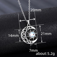 Colliers de femmes en forme de soleil et de lune avec pierre d'opale imitée Placage d'argent Colliers de pendentifs de mariage pour femmes