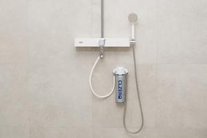 Pommeau de douche en polypropylène CLZERO avec filtres à sédiments et gel vitaminé, tuyau en silicone pour le soin de la peau et des cheveux, modèle CL-SH-FIL - Product Image 4