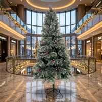 Arbre de Noël sur pied en PVC personnalisé avec fruits rouges effet neige, grand modèle à brancher pour centres commerciaux et espaces commerciaux