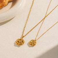Collier pendentif rose 3D vintage pour femme en acier inoxydable plaqué or 18 carats PVD, style minimaliste, élégant, idéal pour le quotidien, cadeau de qualité supérieure