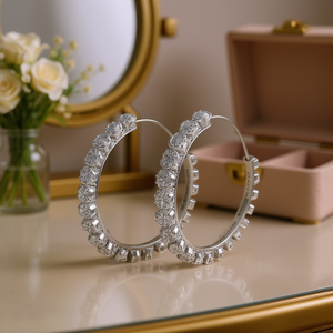 Orecchini a Cerchio HUGU-OWO Queen Placcati in Oro Bianco con Cristalli Rotondi Incastonati, Gioielli Classici da Festa per Donna - Product Image 2