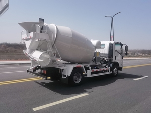 ISUZU sinotruk 4x2 lumière 6m3 mini bétonnière camion <span class=keywords><strong>petit</strong></span> mobile malaxeur camion moteur diesel à vendre à bas <span class=keywords><strong>prix</strong></span> - Product Image 5
