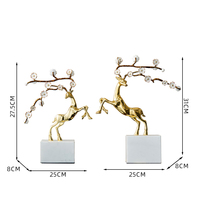 Sculpture de cerf en or de luxe avec base en marbre, artisanat métallique personnalisé, ornement de bureau, décoration intérieure, décoration de maison, vente en gros