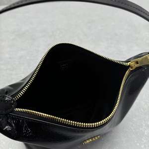 Sac à main de créateur vintage en cuir véritable pour femme avec fermeture ouverte à sangle unique et doublure en coton ciré style seau - Product Image 4