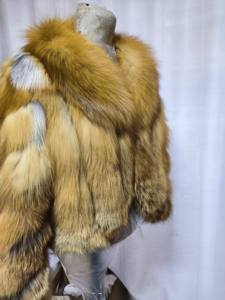 Manteau d'hiver de luxe pour femmes en fourrure de renard d'île dorée, col rabattu, veste d'hiver - Product Image 5