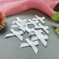 Vente en gros Petit nœud DIY Personnalisé Mini ruban de satin nœud Élastique en nylon Décoratif en couleurs unies Boîte pré-attachée Décoration Ruban nœuds