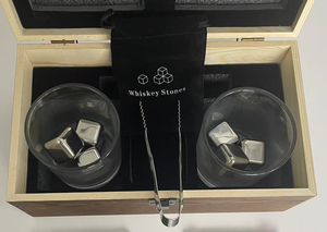 Ensemble de verres à whisky en bois avec logo personnalisé, boîte cadeau en bois, pince à glaçons et sous-verres pour dégustation de whisky - Product Image 6